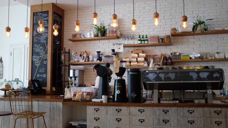 boutique-CASTELLAR-min_coffee_shop_light_cafe_coffee_shop-32620